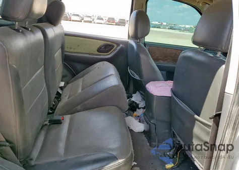 2004 Ford Escape Xlt z USA, uszkodzony, nr VIN 1FMYU03154KB52292